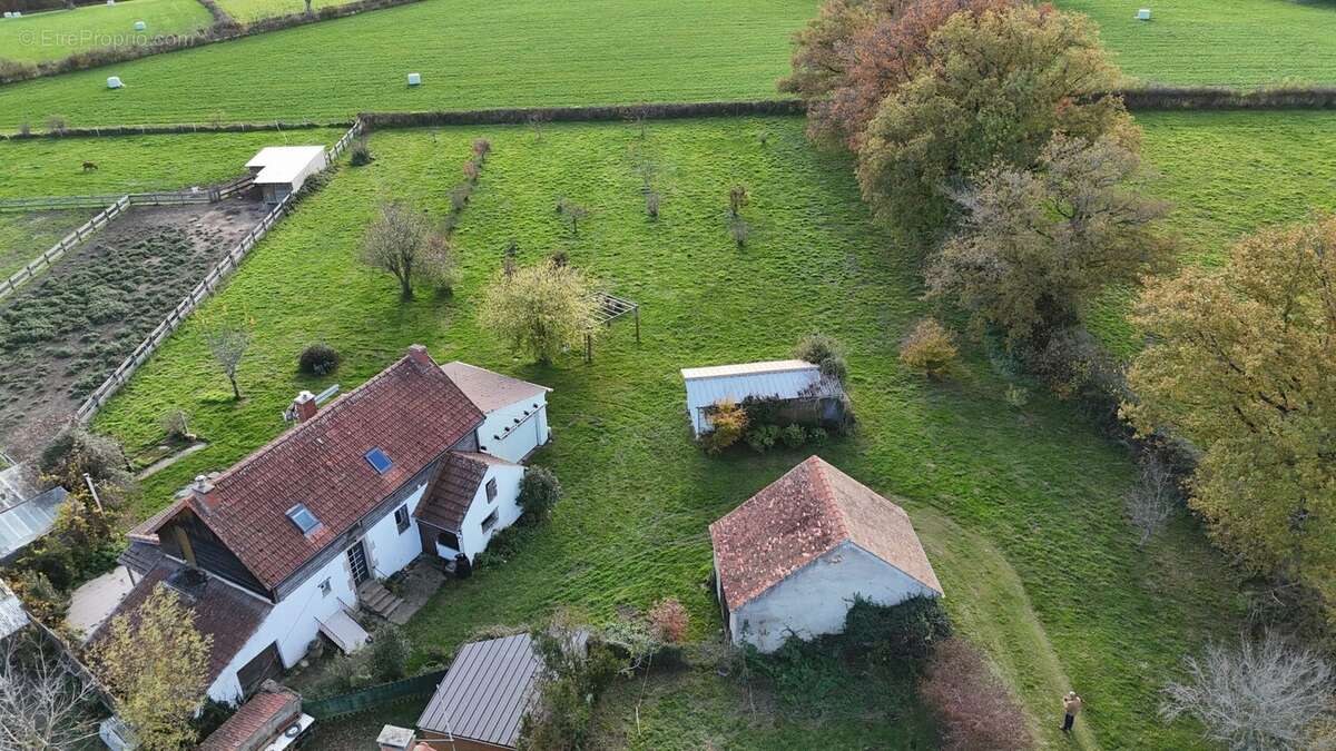 Maison à BELLENAVES