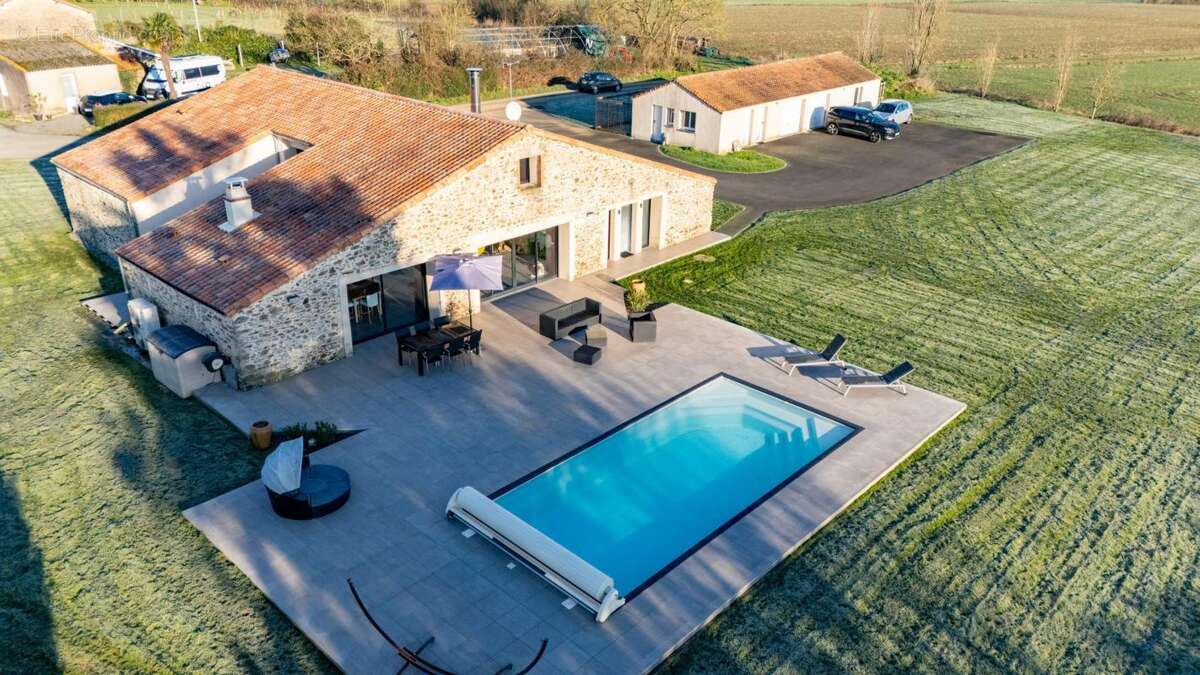 Maison à ROCHESERVIERE