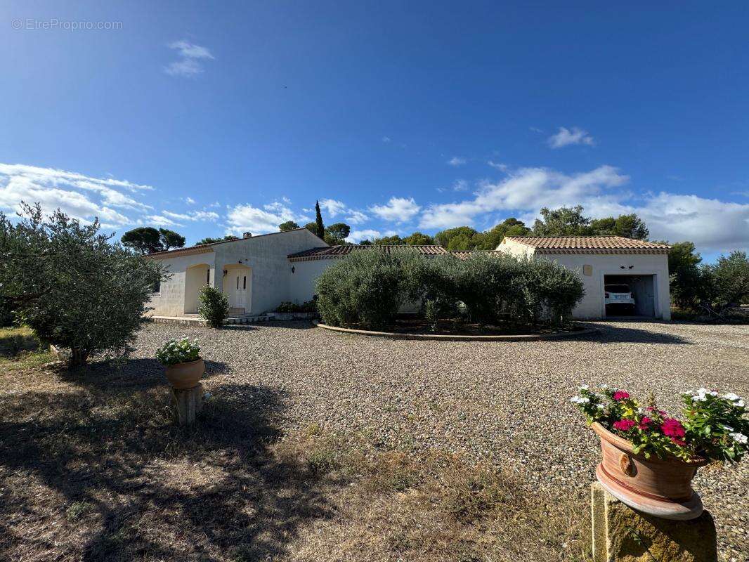 Propriété 179m² avec piscine - 23000m² de terrain - photo 26