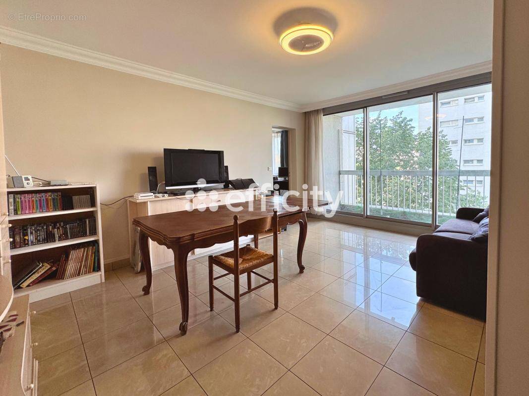 Appartement à PARIS-19E