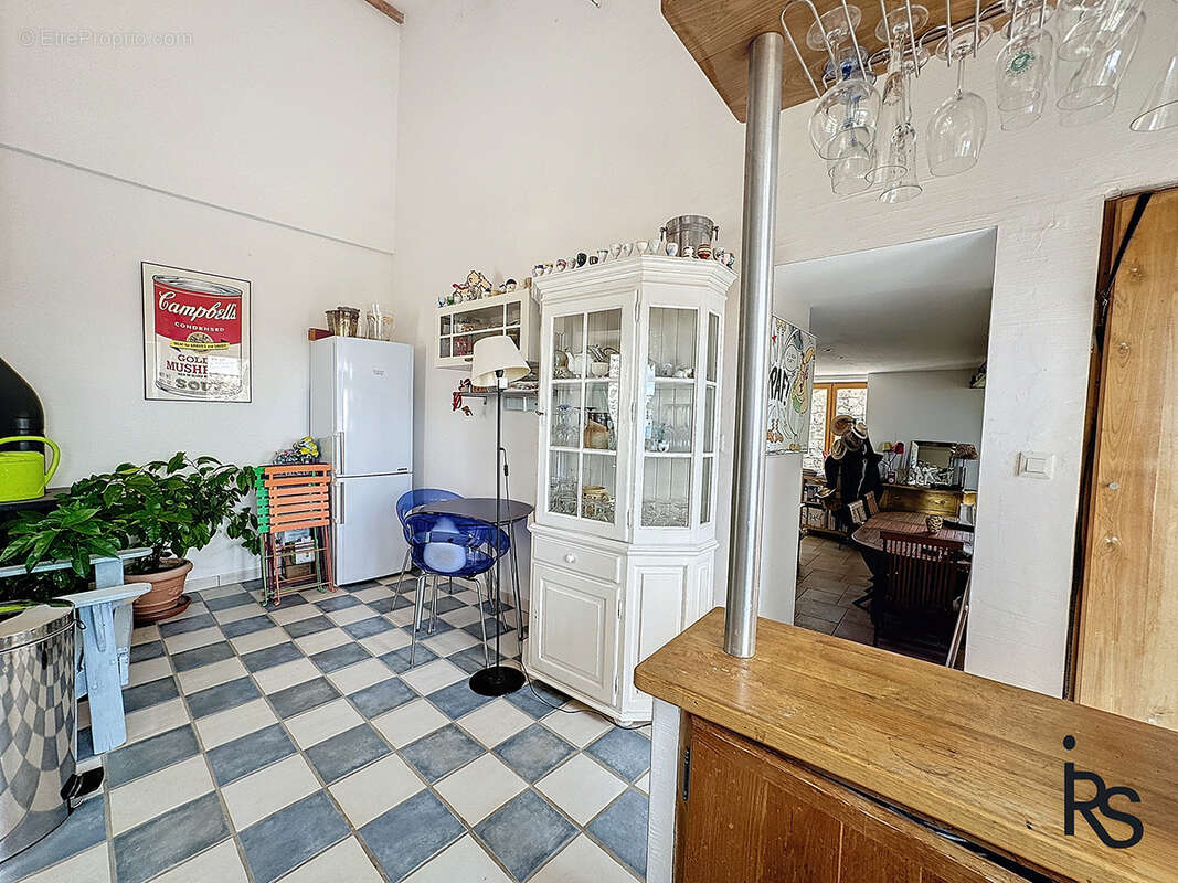 Dans un hameau typique, un ensemble immobilier de 3 maisons avec 8300 m2 de terrain et une vue splendide. - photo 17