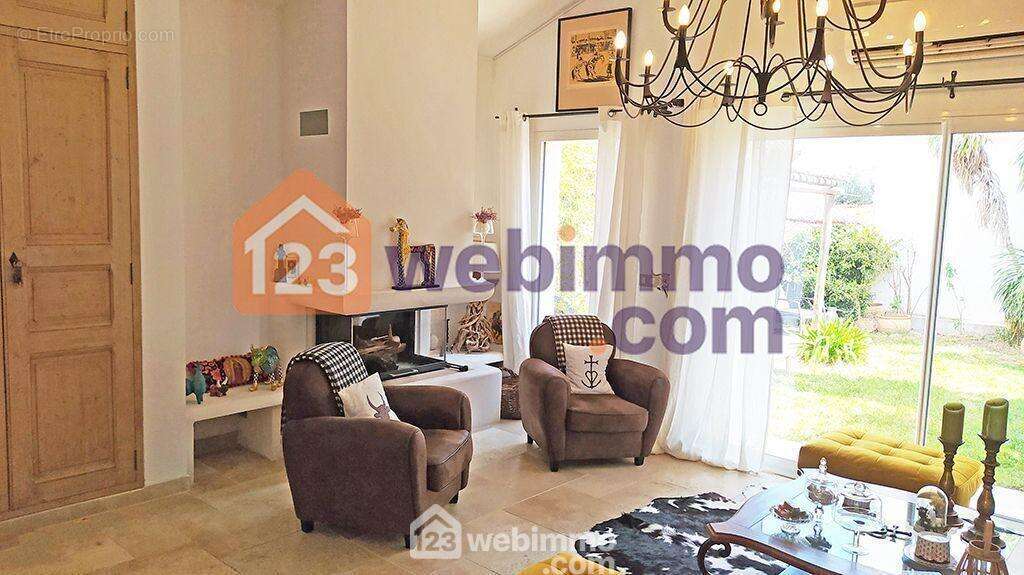 La pièce de vie - Maison à SAINTES-MARIES-DE-LA-MER