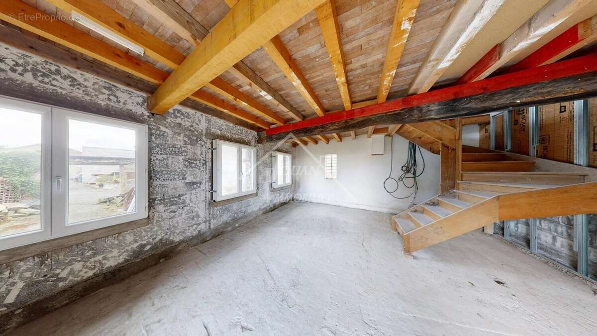Maison à LE MAYET-D'ECOLE