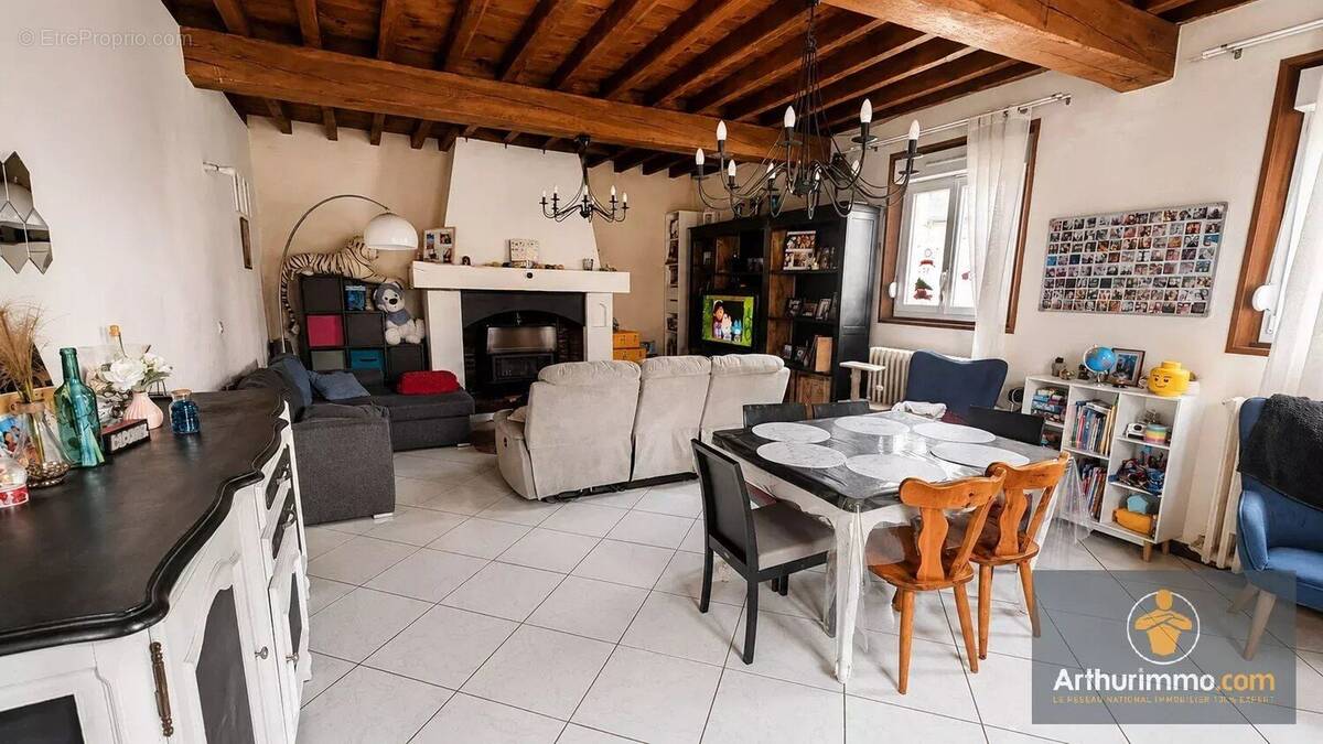 Maison à CUTS