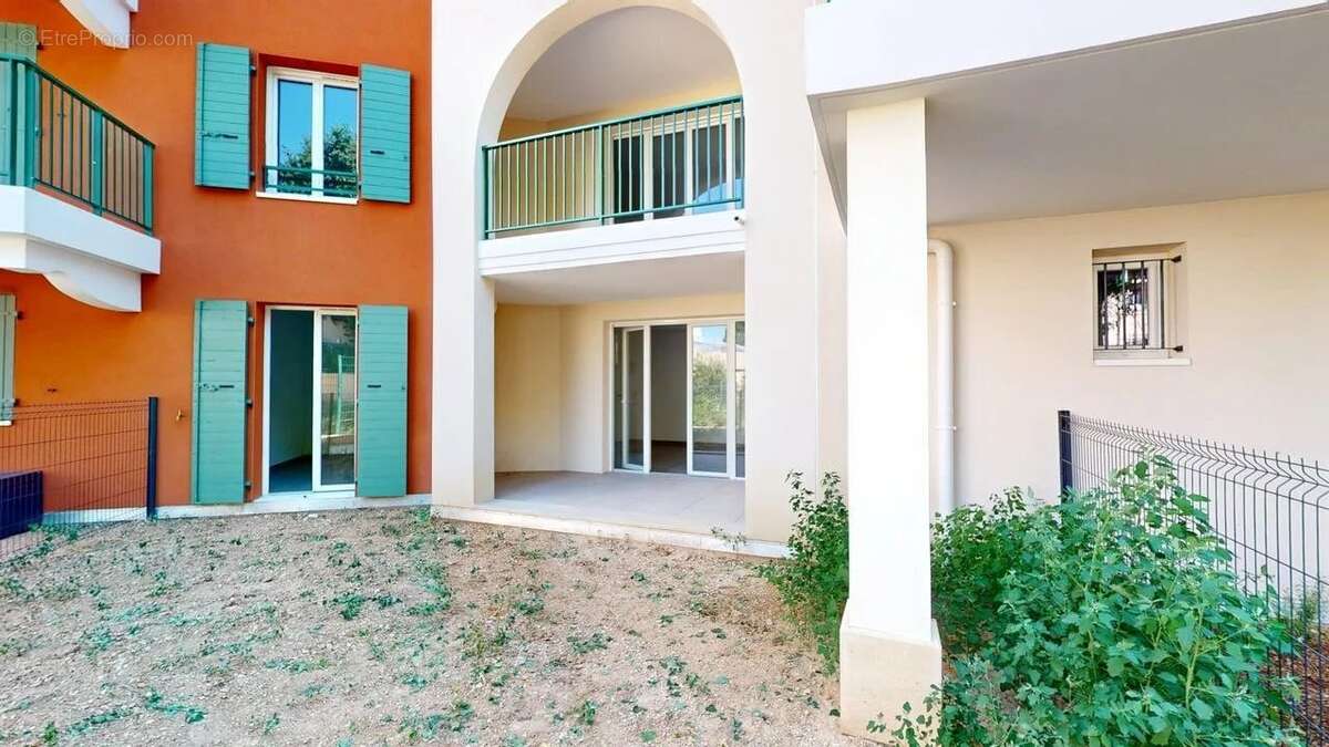 Appartement T2 - Etat Neuf avec jardin privatif et stationnement - Port-de-Bouc - Résidence Villa Marina - photo 14