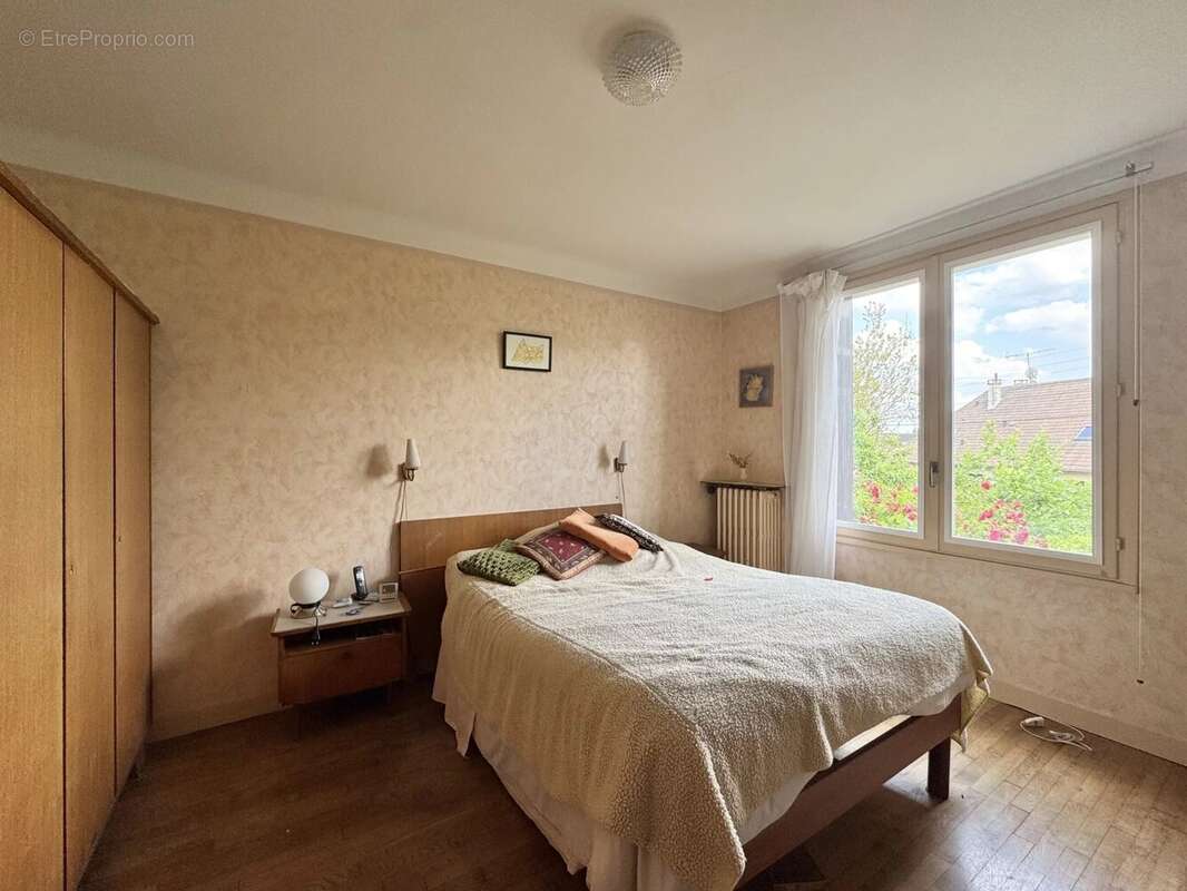 Maison à VERRIERES-LE-BUISSON