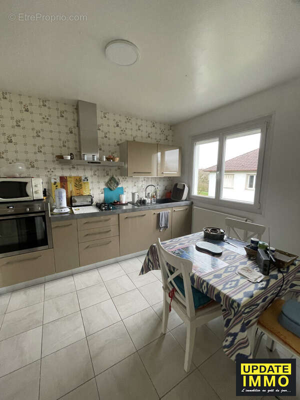 Maison 86 m² à Vittel  - photo 3