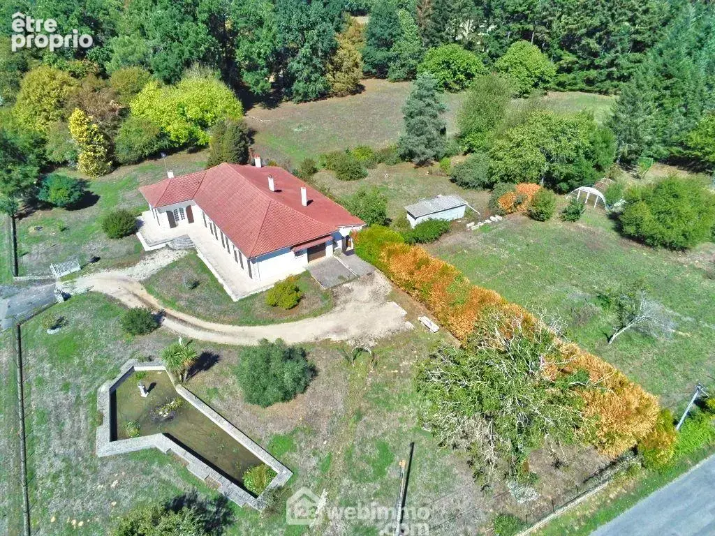Belle maison de plain-pied de 254 m2.