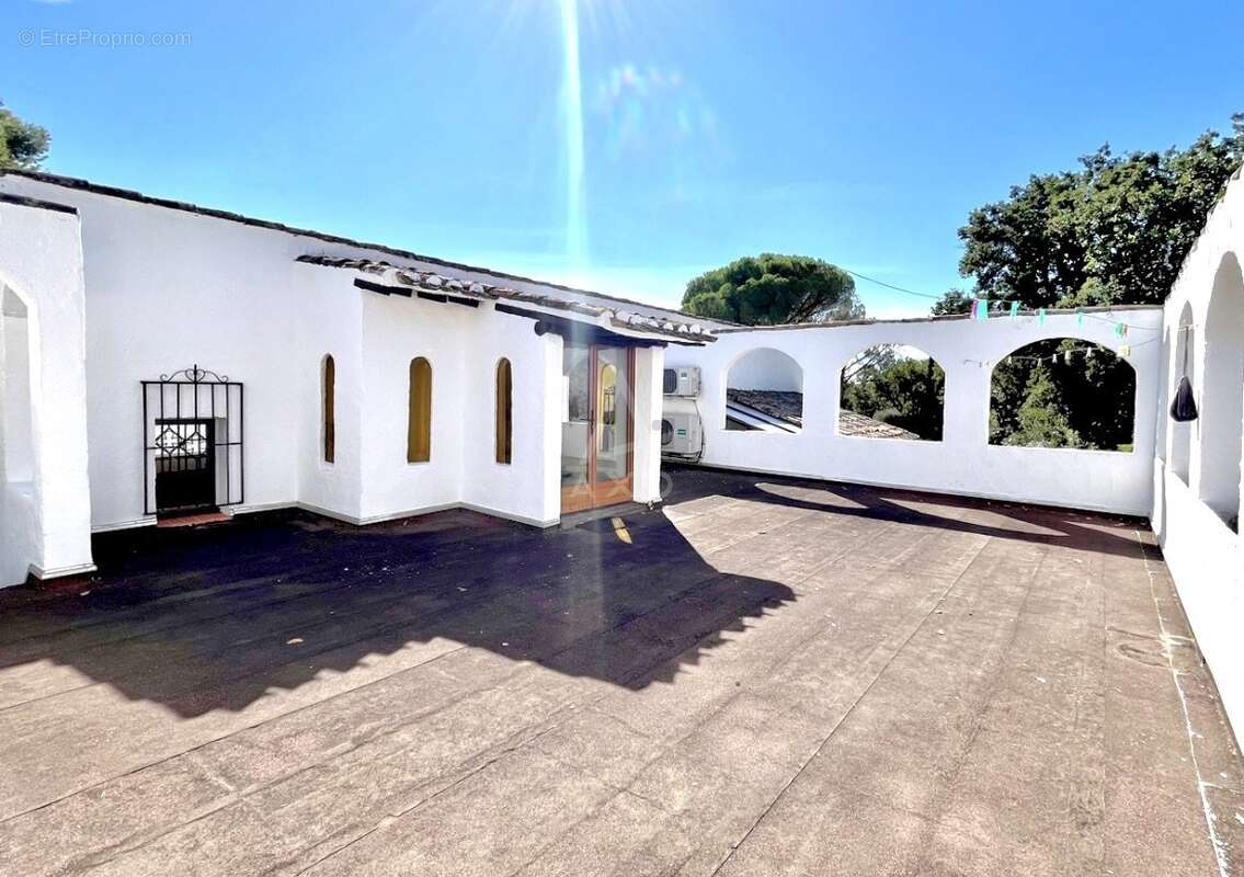 Maison à SAINT-THIBERY