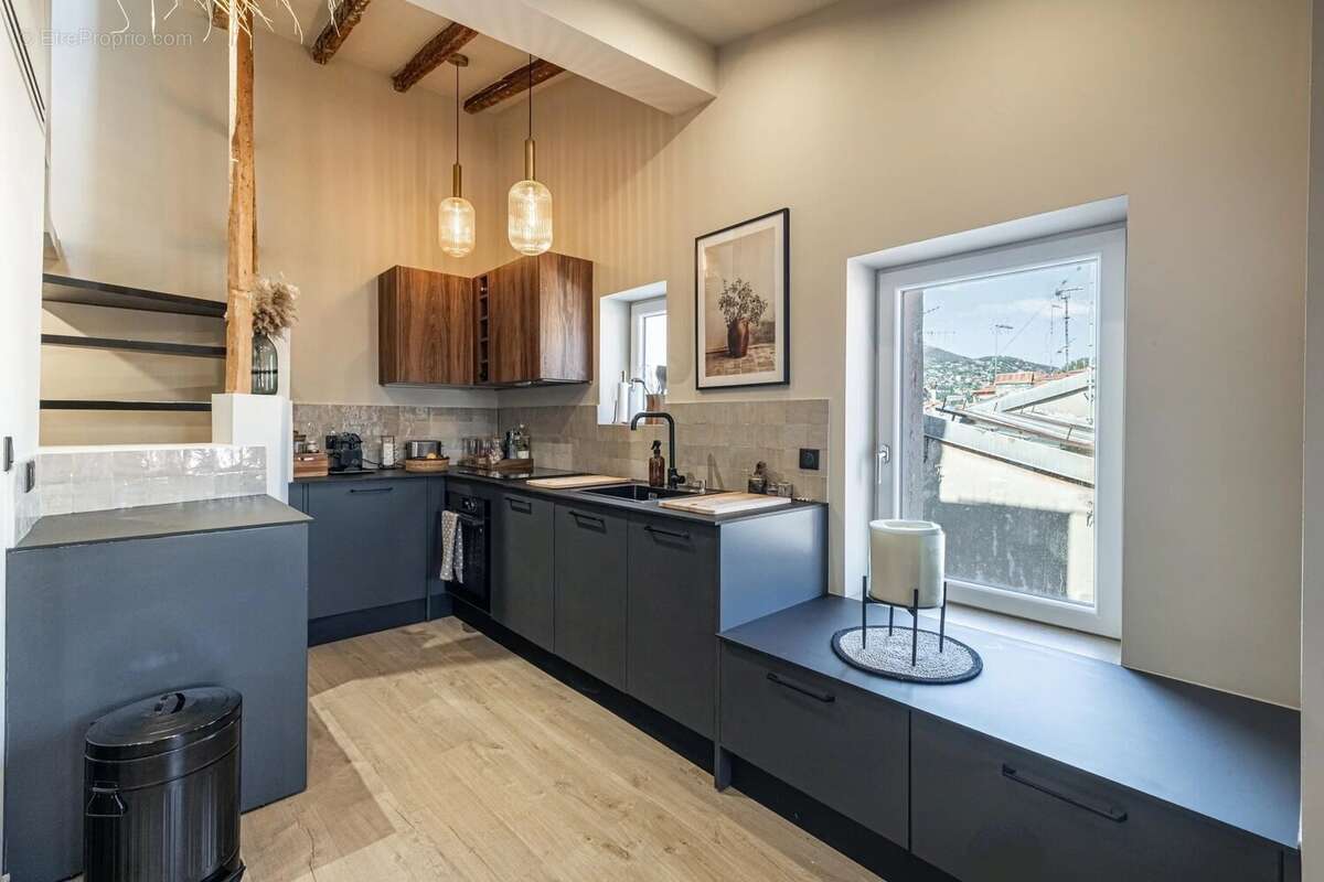 Nice - Vieux Nice - Superbe 3 pièces en duplex - Vue mer et colline du château - photo 6