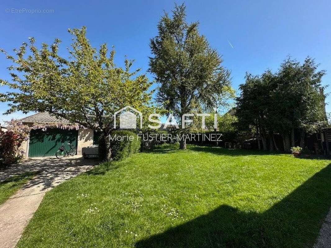 Maison 169 m² à Saint-Germain-Laval  - photo 9