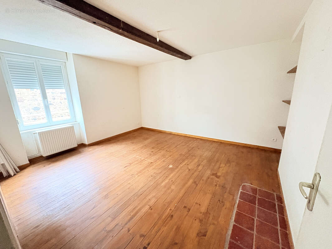 Appartement à SAINT-SYMPHORIEN-DE-LAY