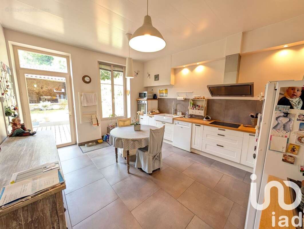 Photo 4 - Maison à LUSSAC-LES-CHATEAUX