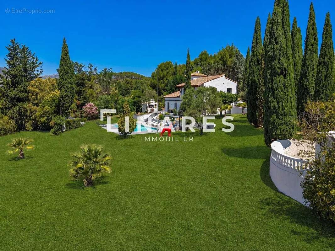 L'ICONIQUE - Villa T6 de 343m² - Dépendance - Piscine - Court de tennis - Terrain de 8000m² - 13420 GEMENOS - photo 27