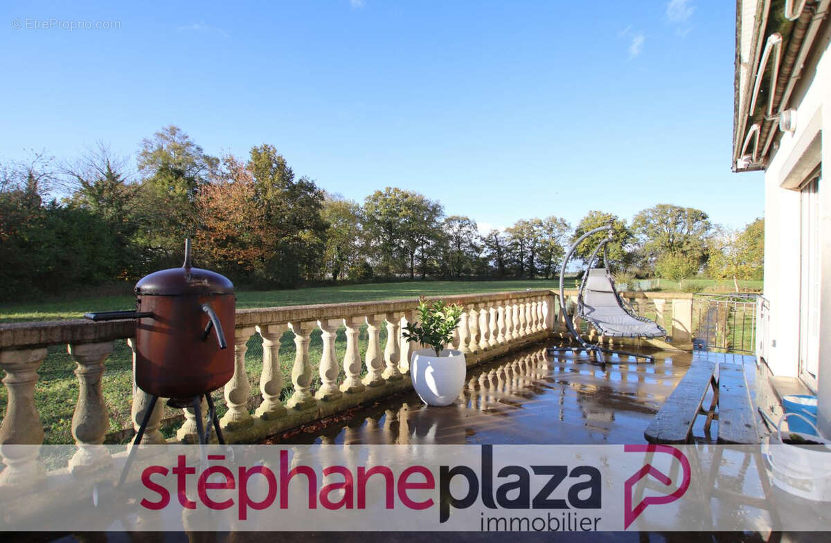 Maison à ARGENTRE-DU-PLESSIS