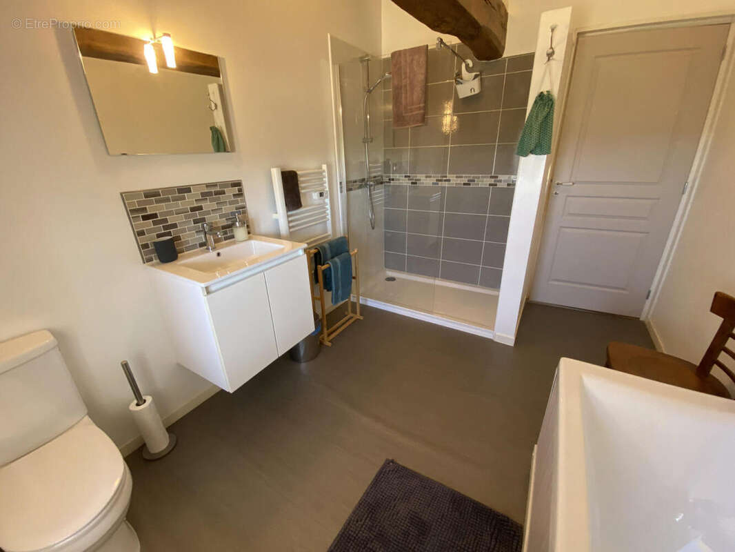 Superbe propriété rurale rénovée avec potentiel commercial près de Chalais - photo 8