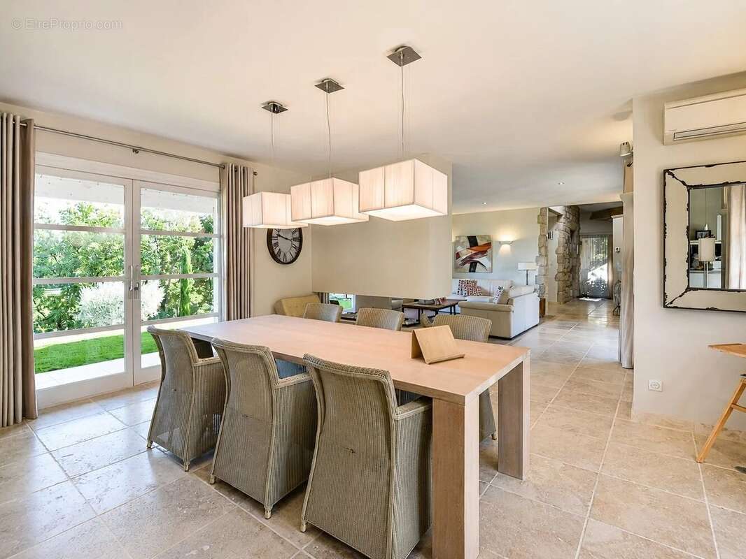 Domaine de terre blanche tourrettes - belle villa de 259 m² terrain 2756 m² - photo 5