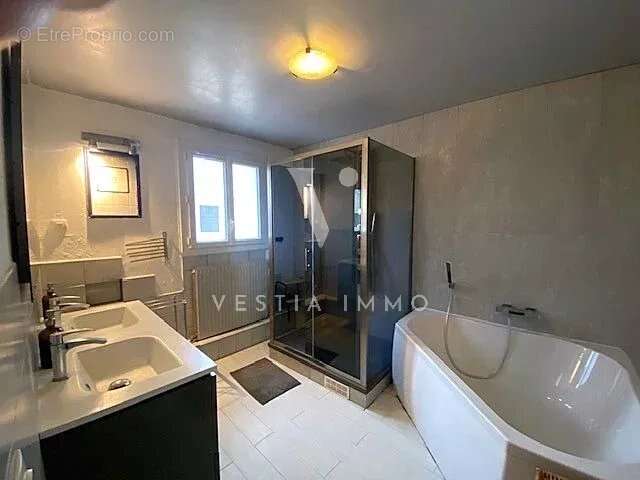 Maison familiale ou investisseurs/Coliving avec fort potentiel  – 157 m² au sol + 80 m² d’annexes – Jardin sans vis-à-vis - photo 12