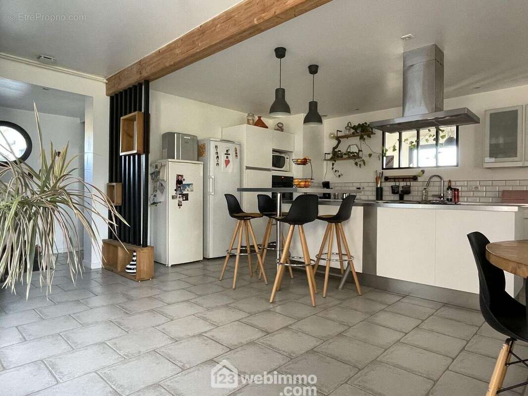 Cuisine aménagée et équipée, - Maison à NAINTRE