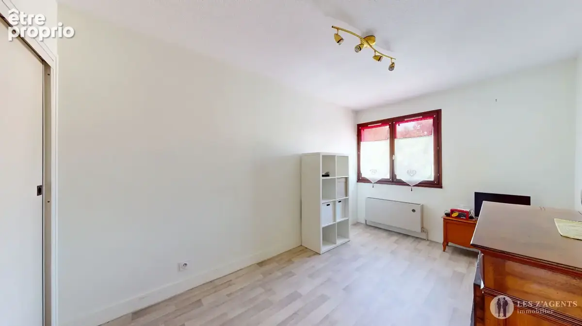 Appartement 5 pièces, domaine Jean Jaurès, en dernier étage - photo 12