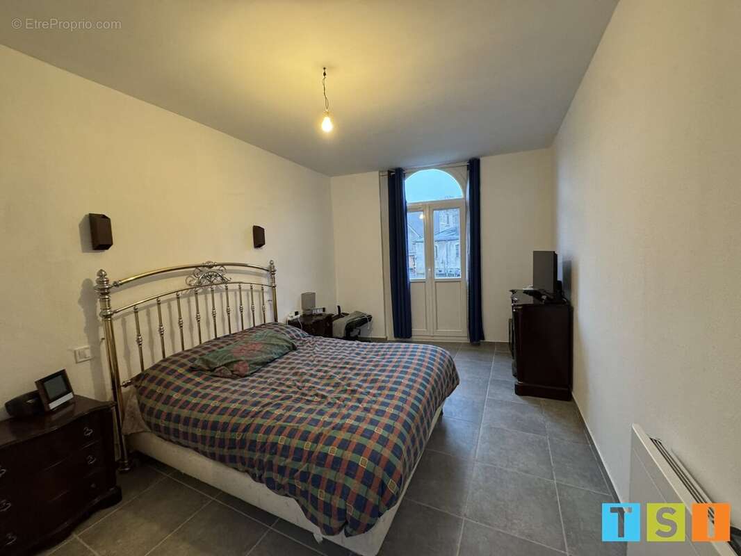 Au cur de Miramont-de-Comminges - ensemble immobilier - maison de caractère de 135 m² - vaste local commercial 100 m² sur 593m² - photo 7