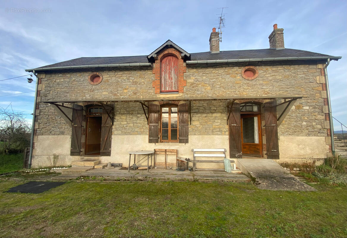 Maison à CERCY-LA-TOUR