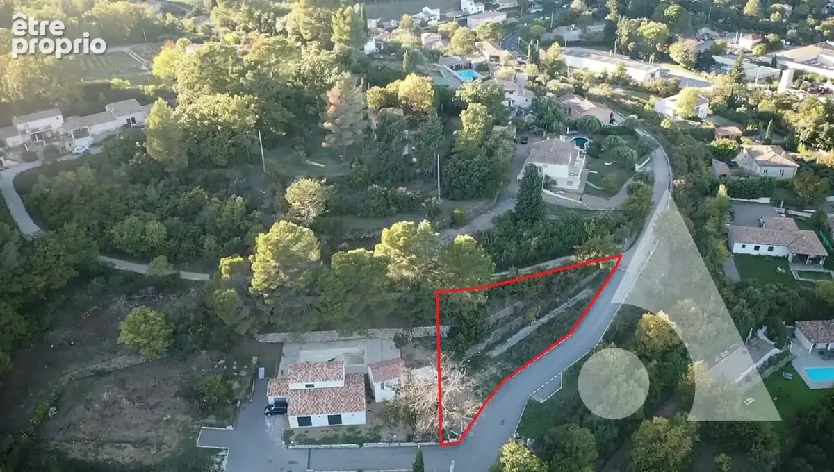 Photo Terrain à Draguignan au prix de 85 000€