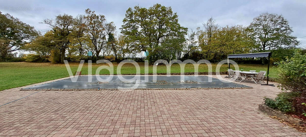 NUEIL-LES-AUBIERS  Maison de caractère 166m² - photo 3
