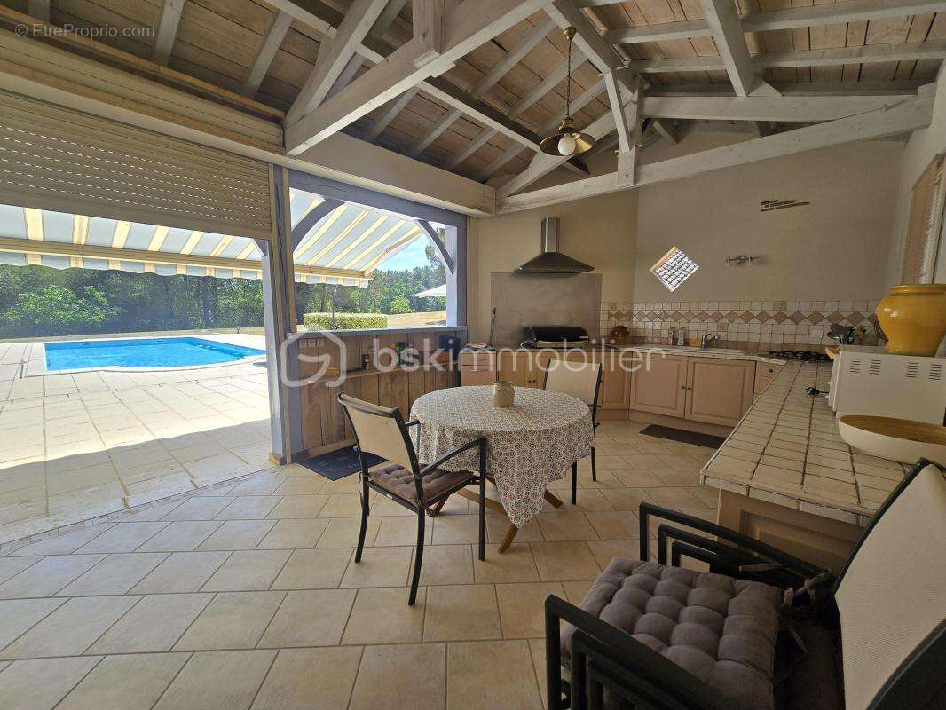 Propriété de caractère en pierre avec piscine, étang privé et 2,25 hectares de nature – Conne-de-Labarde - photo 11