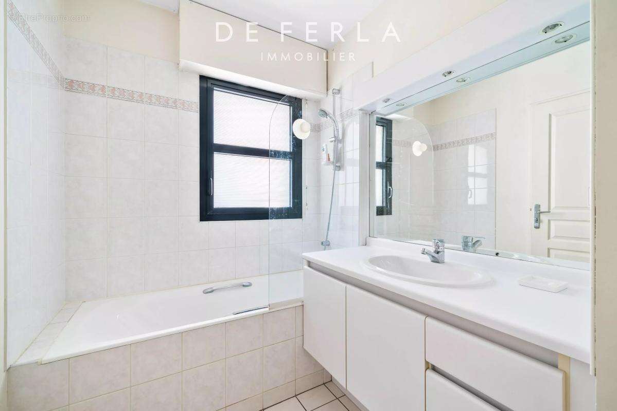 Appartement à PARIS-14E