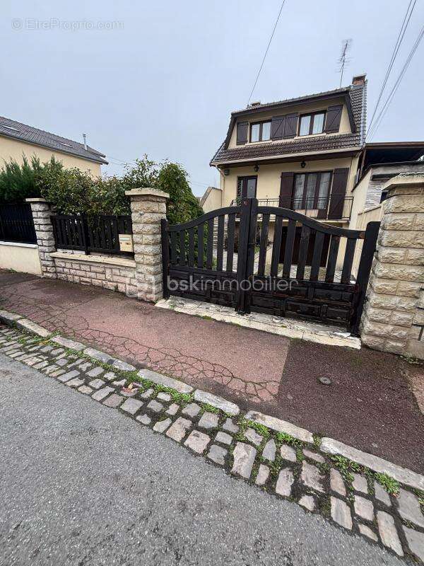 Maison à LES PAVILLONS-SOUS-BOIS