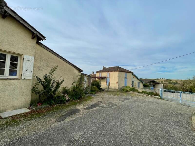Hameau Authentique T15 à vendre, avec Maison et 6 logements indépendants et une vue panoramique-Saint-Vincent-Lespinasse (82) - photo 5