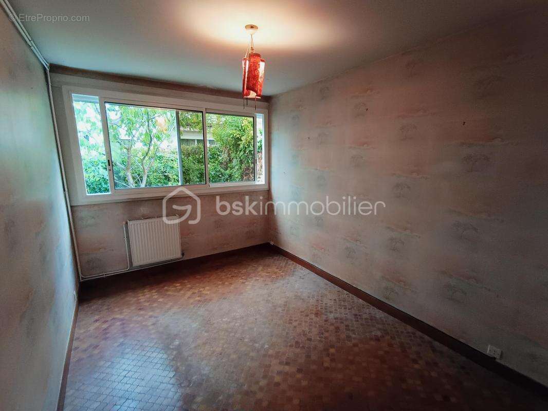 Secteur El Hogar - Maison de 107 m² avec jardin et garage, 4 chambres et fort potentiel - photo 8