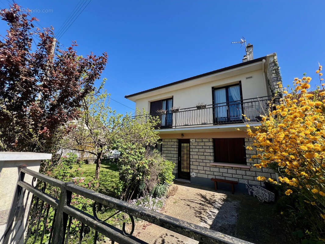 Maison à PARAY-VIEILLE-POSTE