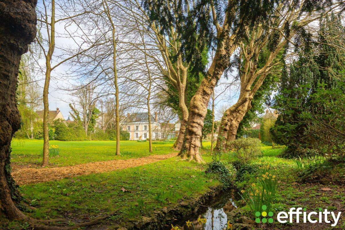Maison à BRIIS-SOUS-FORGES