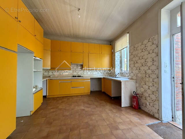 Maison de Maitre à rénover 8 pièces avec combles et cave - centre ville - photo 6