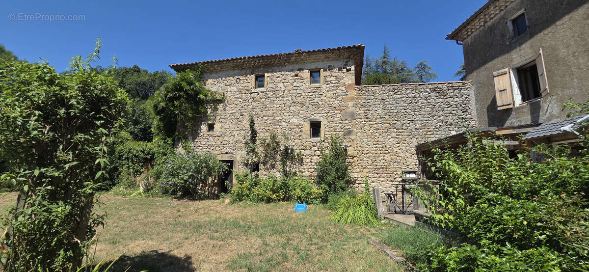 Ensemble immobilier avec dépendances, piscine et lac - photo 8