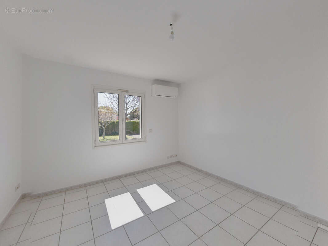 Maison à MONTELIMAR