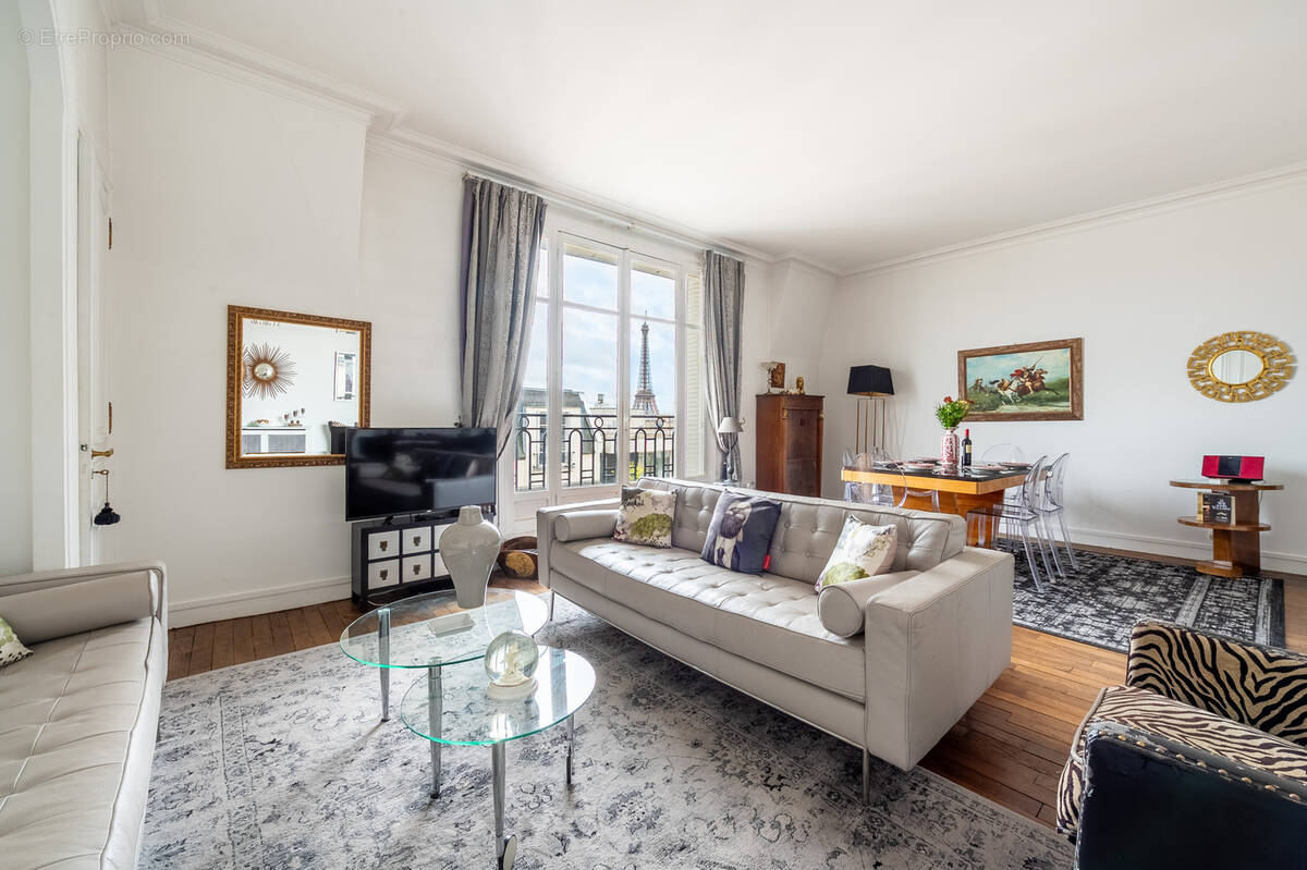 Appartement à PARIS-16E