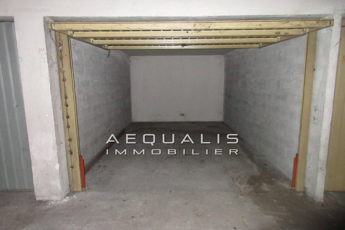 Parking à SAINT-LAURENT-DU-VAR