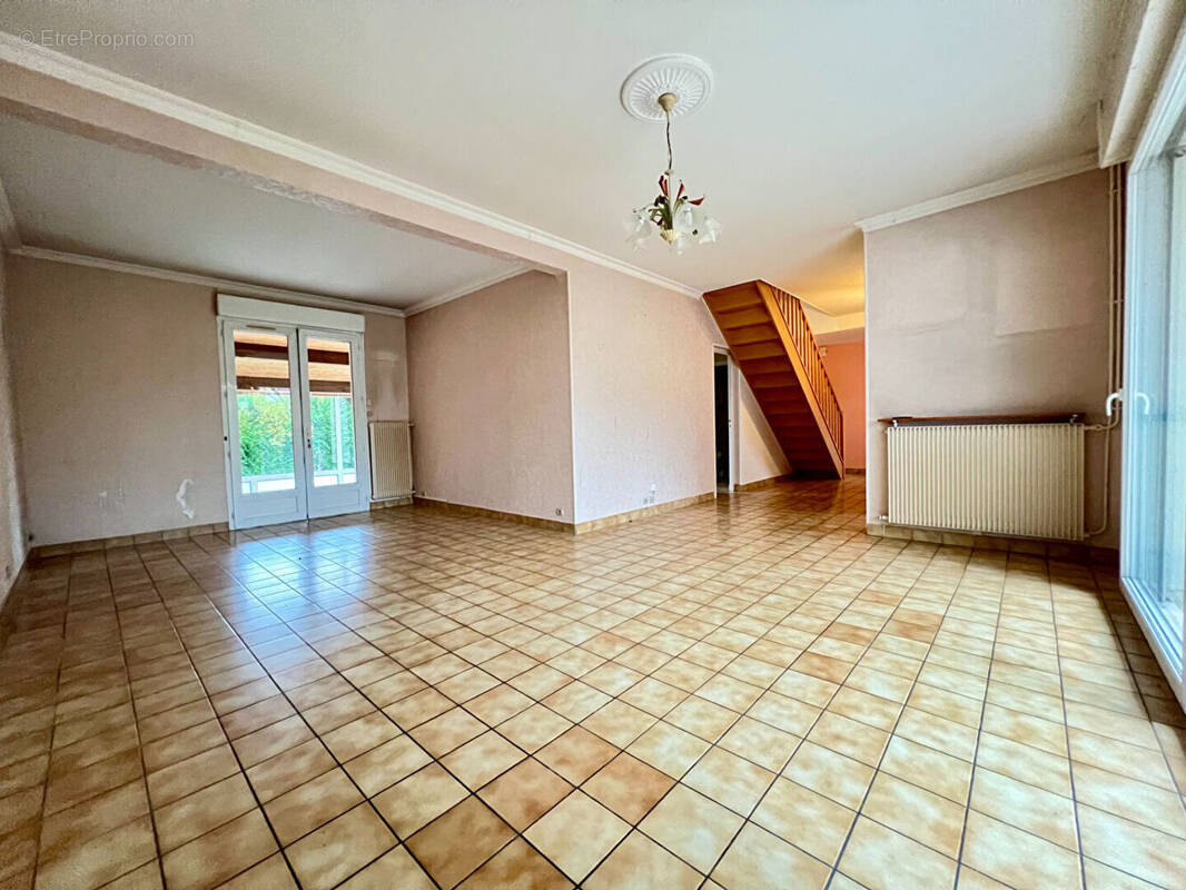 Maison à LE PERRAY-EN-YVELINES