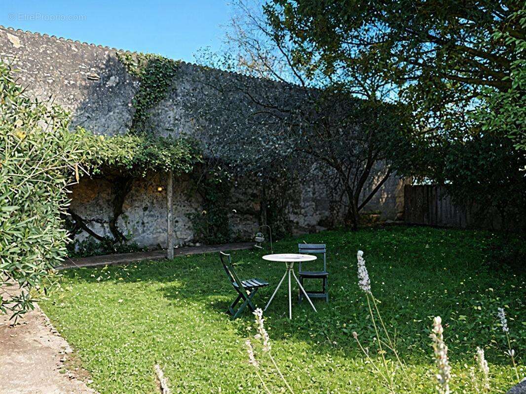 Maison à SAINT-SAUVEUR-D'AUNIS