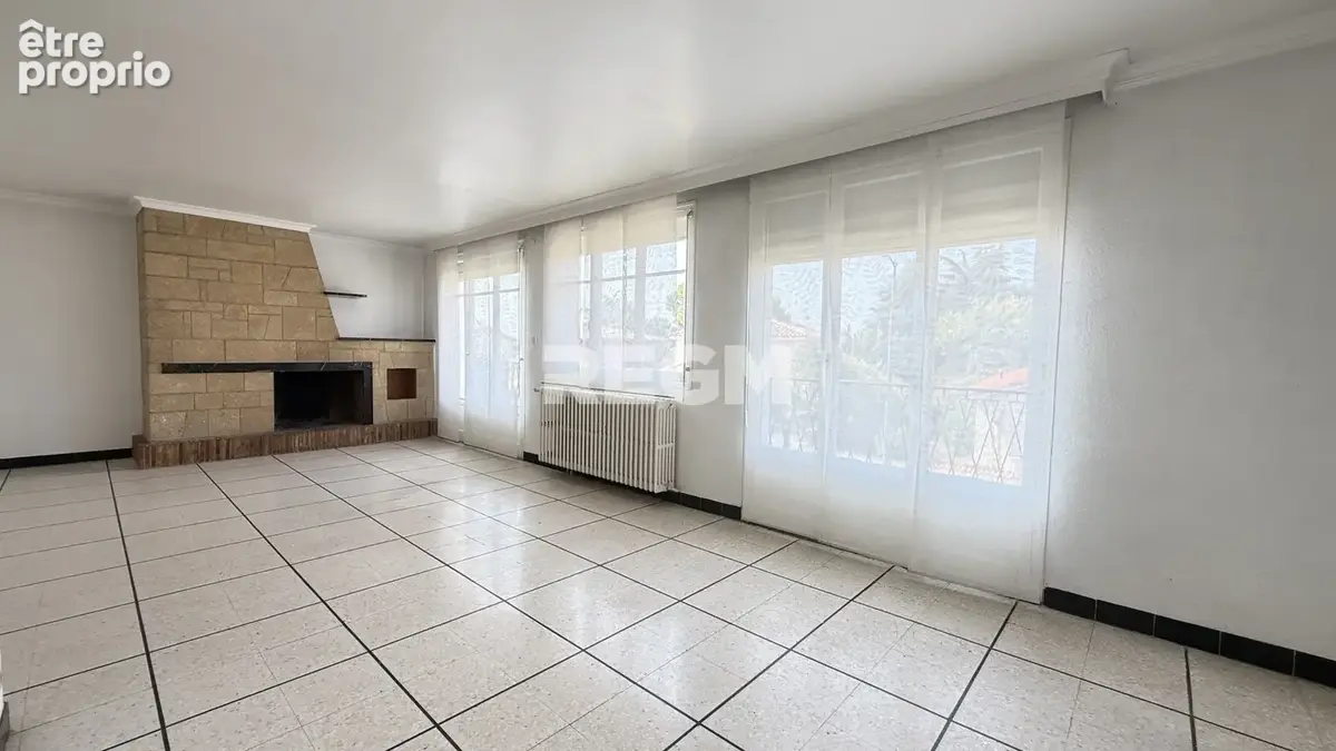 Maison familiale de type 7 sur parcelle de 1220 m2 - photo 9