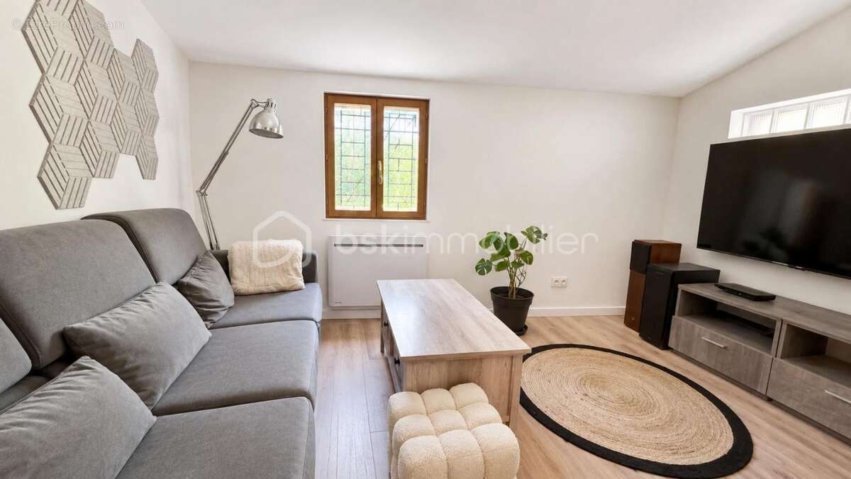 ACHAT d'une  Maison rénovée avec charme, jardin, terrasse et garage 2 Chambres à Mazaugues 83136 proche centre - photo 3