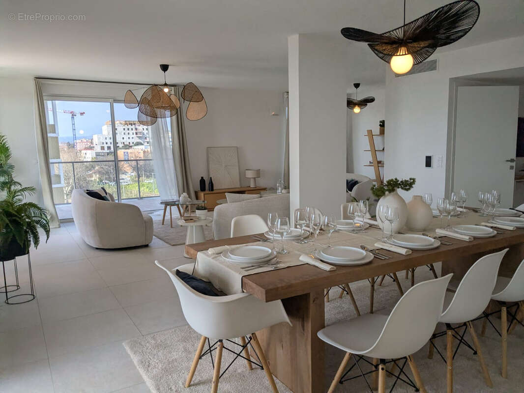 Appartement à SAINT-LAURENT-DU-VAR