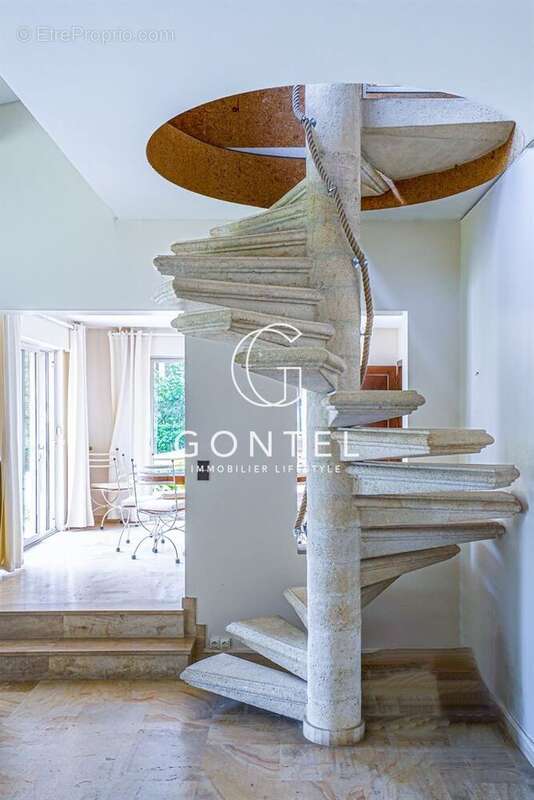 Maison à SAINT-CYR-AU-MONT-D'OR