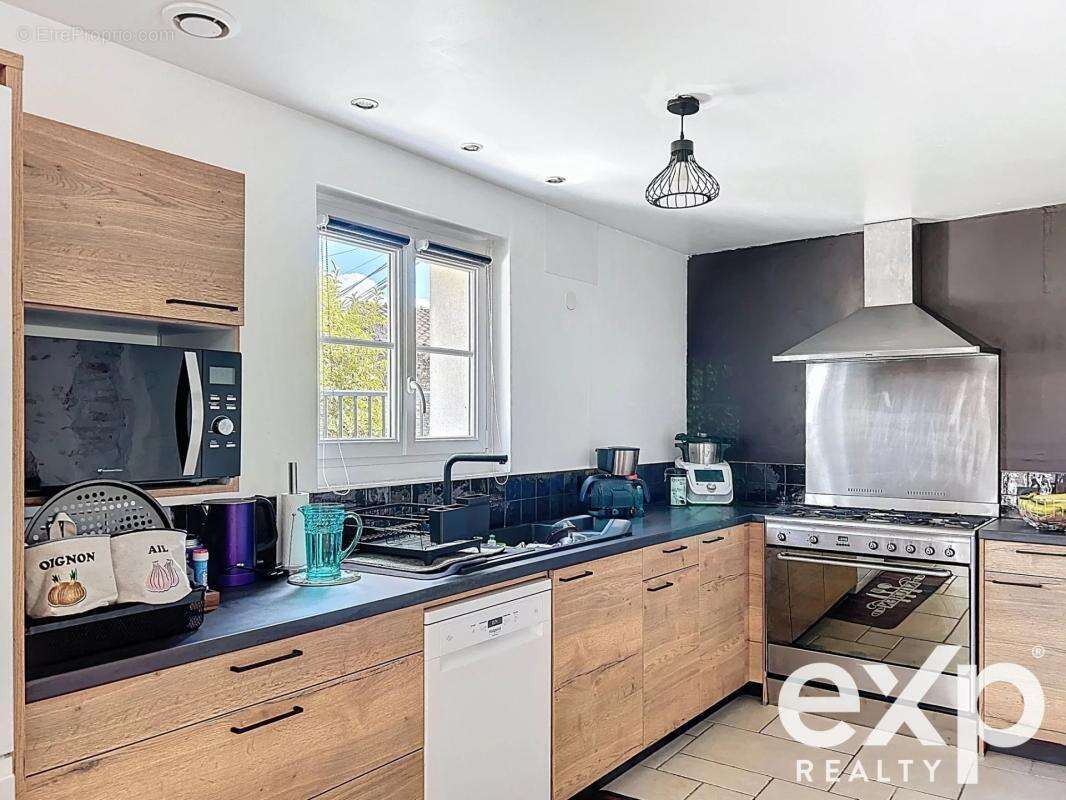 Maison à LA CHAPELLE-BASSE-MER