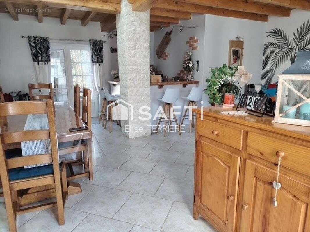 Maison 110 m² à Le Douhet  - photo 3