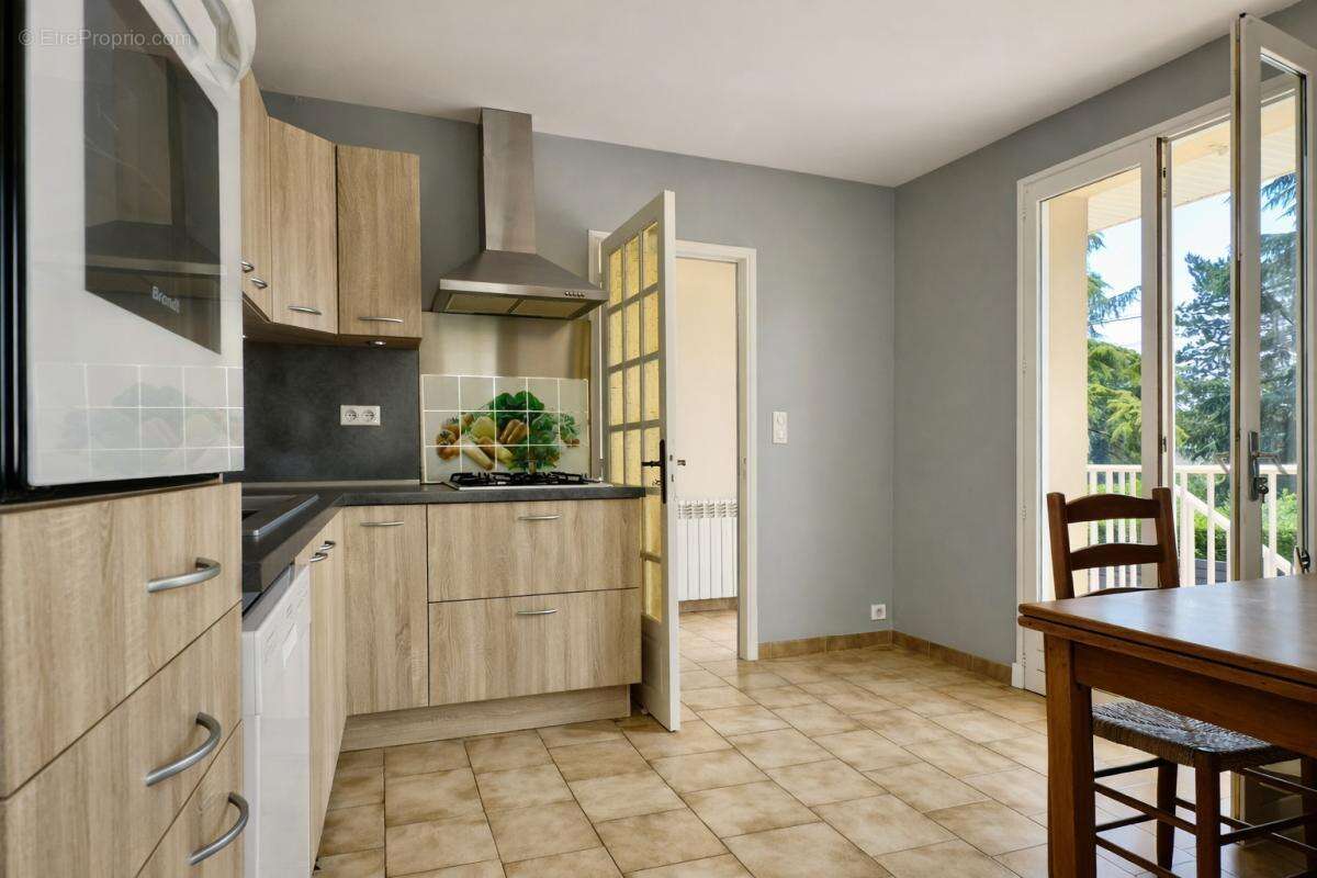 Maison 5 Pièces de 92 m2 avec piscine et garages à Laboutarié 81120 - photo 8