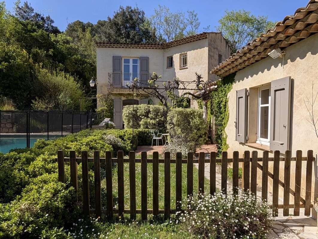 Maison à ROQUEFORT-LES-PINS
